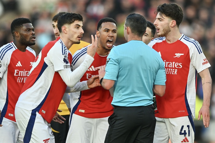 mk体育官方网站入口🚨裁判公司声明:奥利弗受到辱骂+威胁,警方将调查涉事球迷