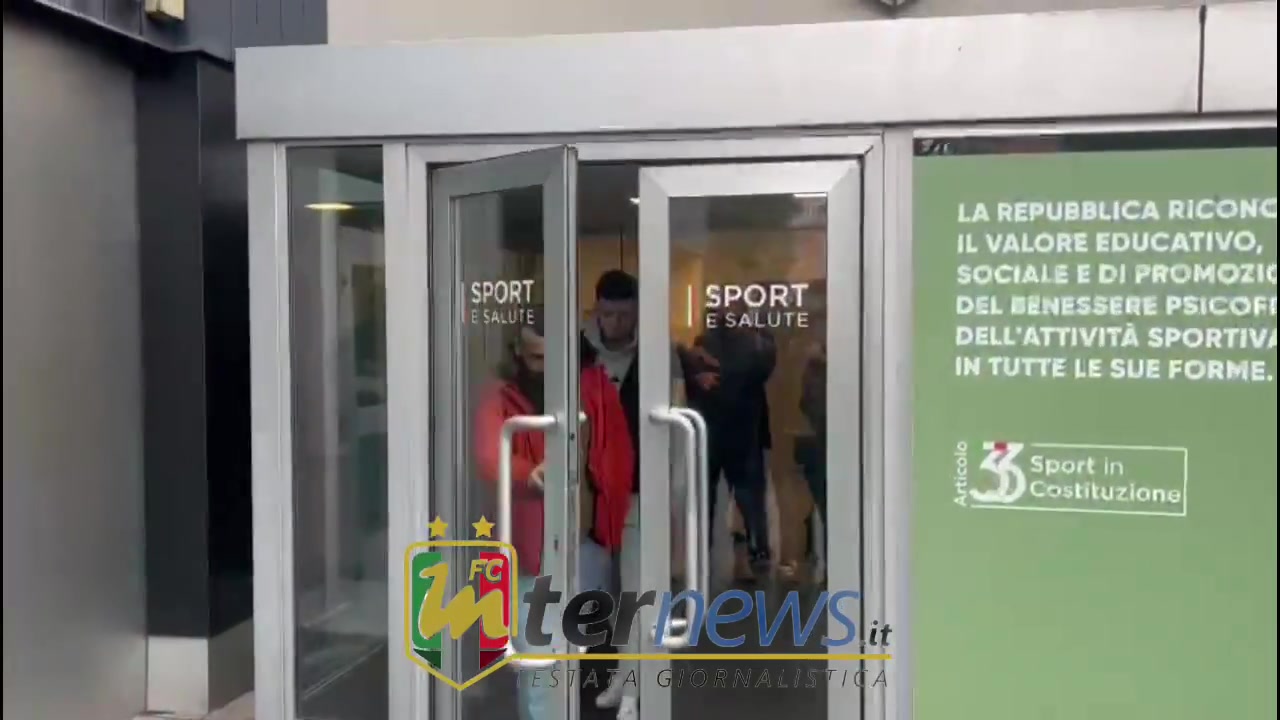 mk体育在线官网国米新援苏西奇接受体检,向球迷打招呼&合影