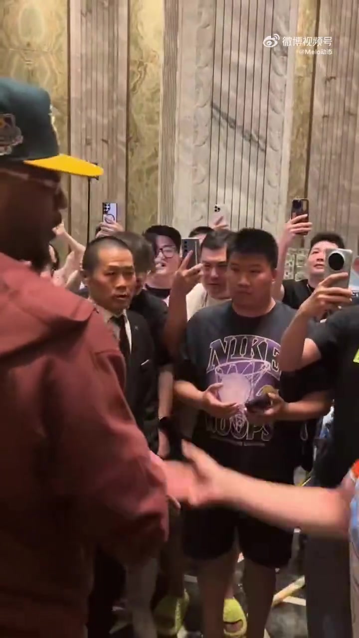 mk体育平台网页版入口人气依旧！甜瓜安东尼已抵达上海开启中国行 上次来中国是13年前